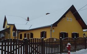 Benko Vendeghaz Kiskutas