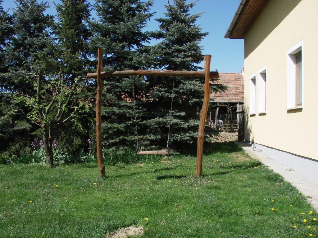 Benko Vendeghaz Hotel Kiskutas Exterior foto